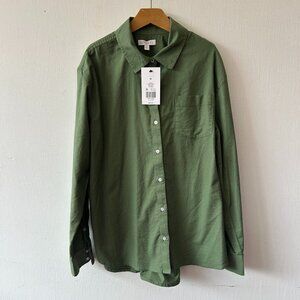 Crown & Ivy Boyfriend Blouse Womens Medium Orbit Green NWT Classic Heritage Prep